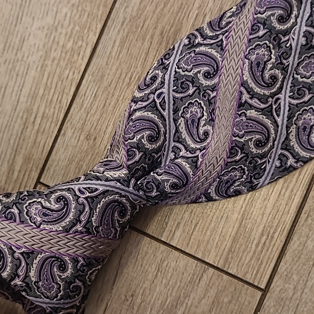 ALTEA Italy Metallic Silver Grey Purple Striped Paisley Silk Tie‎